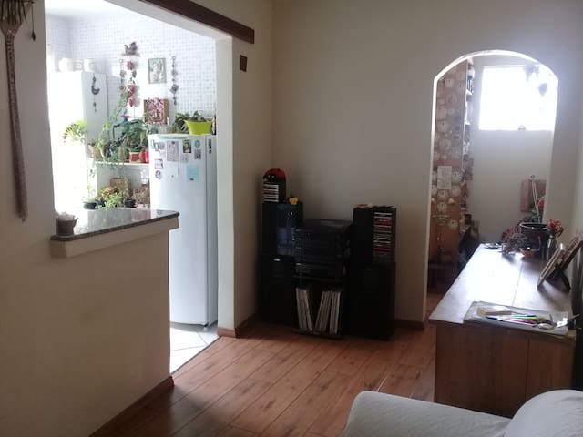 Pequena casa de artista.