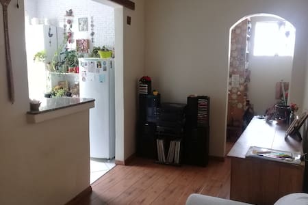 Pequena casa de artista.