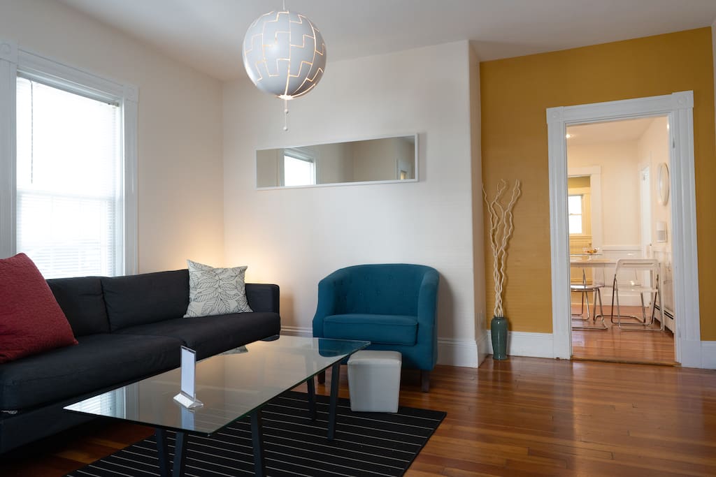 Modern 2 bed shared apartment. Steps from Harvard and walkable to Harvard Square and Porter Square stations. Shared bathroom and living room and fully equipped kitchen. 24 hour check in.