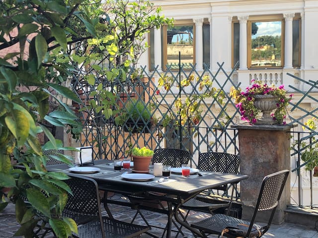 Terrace Apartment in Trevi Fountain -Spanish Steps