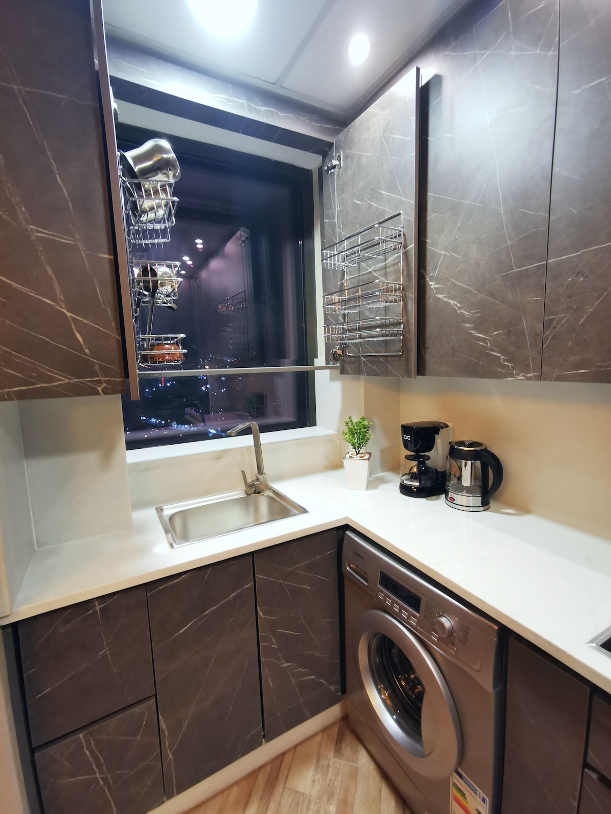 1 bedroom apartment in the heart of amman, jordan photo 7
