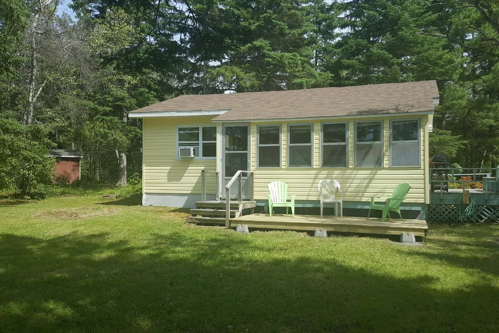 The front view of the cottage