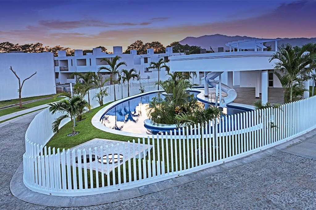 Hermoso atardecer en el condominio.