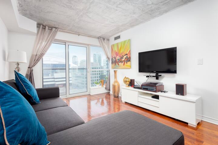 2BR Condo by CN Tower/ Rogers