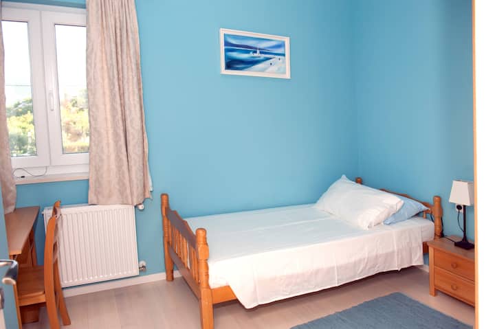 חדר שינה רביעי - מיטת יחיד אחת - למעלה