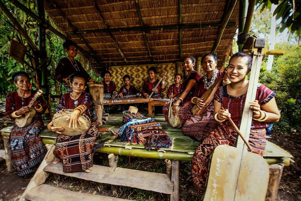 Dance and Music by the weavers