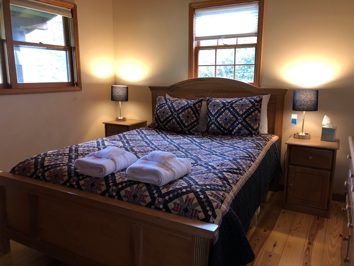 Queen bedroom on main level 