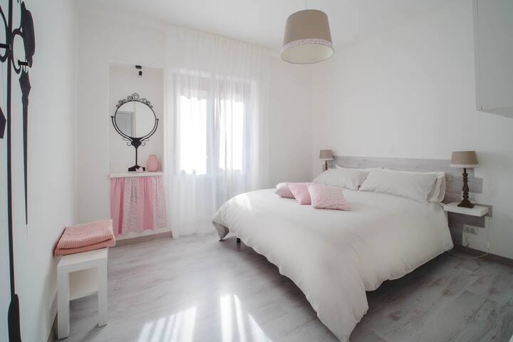 Lady Butterfly – Metro A Lucio Sestio gallery image 4