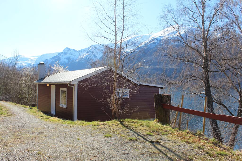 Stille og rolig nede ved fjorden