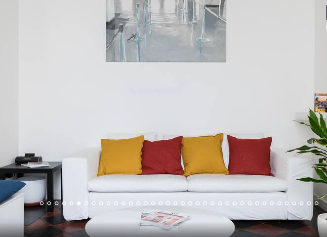 SPANISH STEPS ART APARTMENT gallery image 3