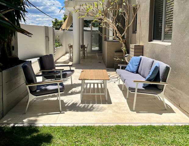 Manly with Private Tropical Garden gallery image 5