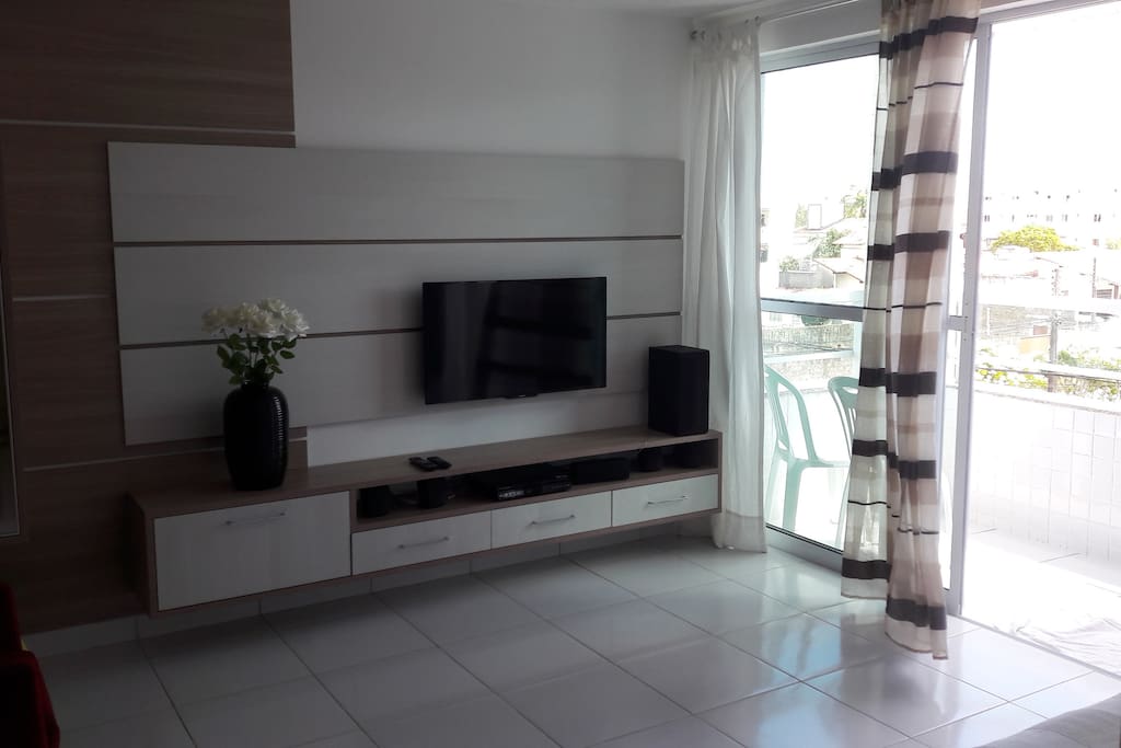 sala com televisão e dvd