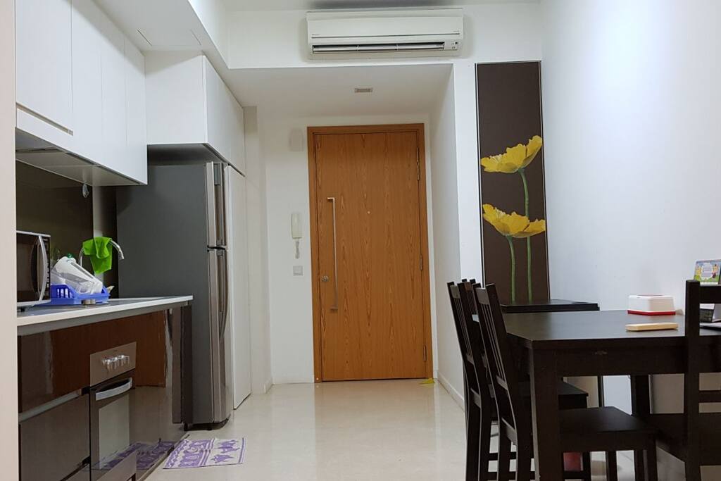 Spacious dinning room