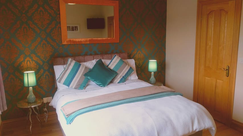 A beautifully decorated room with a peaceful  feel