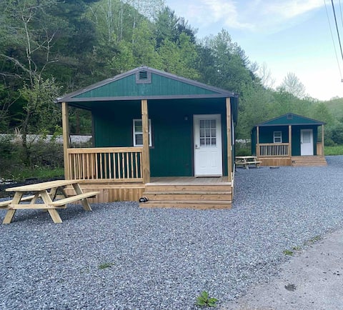 *NEW* Spacious Cabin #2 in Mullens-Close to trails