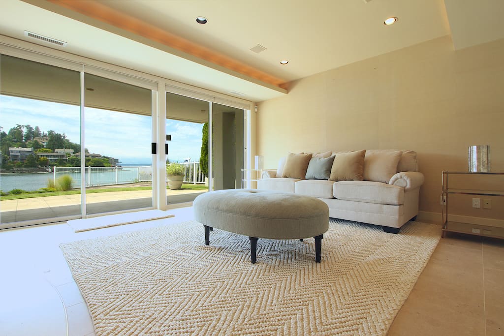 Living room with patio/beach access
