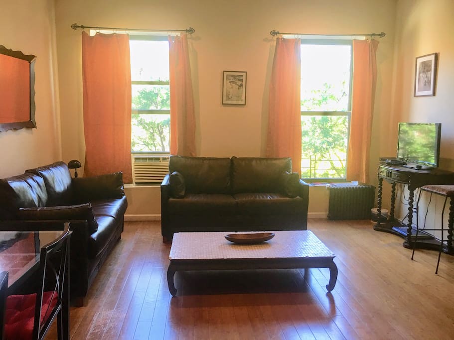 Airbnb Beautiful 2-BDRM Brownstone Apartment