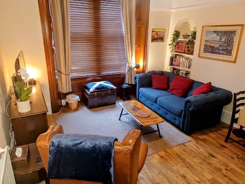 Top performing Airbnb: Charming quiet Broughty Ferry flat near riverside in Broughty Ferry