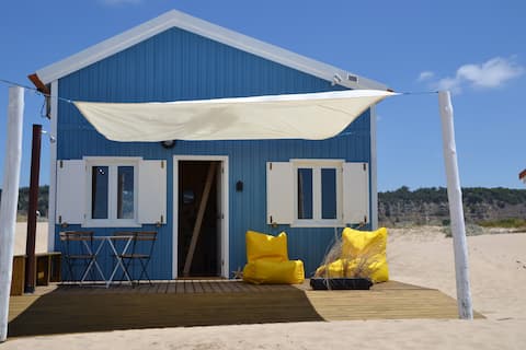 Traditional Beach House a few minutes from Lisbon