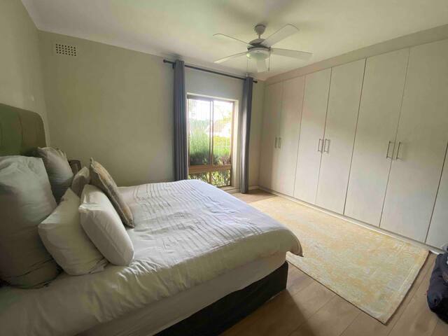 Sunny 3 bedroom house in the heart of Tokai gallery image 4