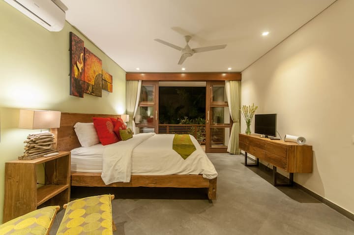 ห้องนอนที่ 2 พร้อมเตียงขนาดคิงไซส์และฟูกนอนแบบมีหมอน