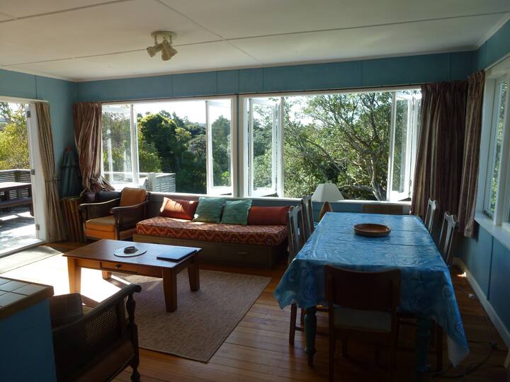 Sunspot bach at Matheson Bay Houses for Rent in Leigh, Auckland, New
