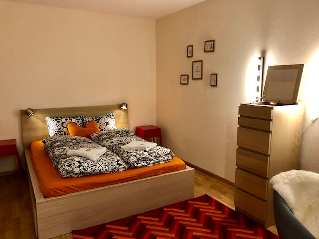 Minimalistisches Zimmer, Altstadt, 3min vom Hbf