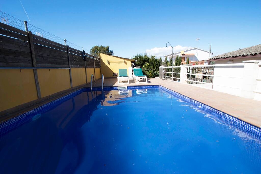 Private pool and facade