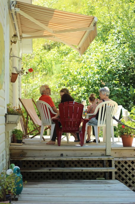 Terrasse arrière avec auvent
