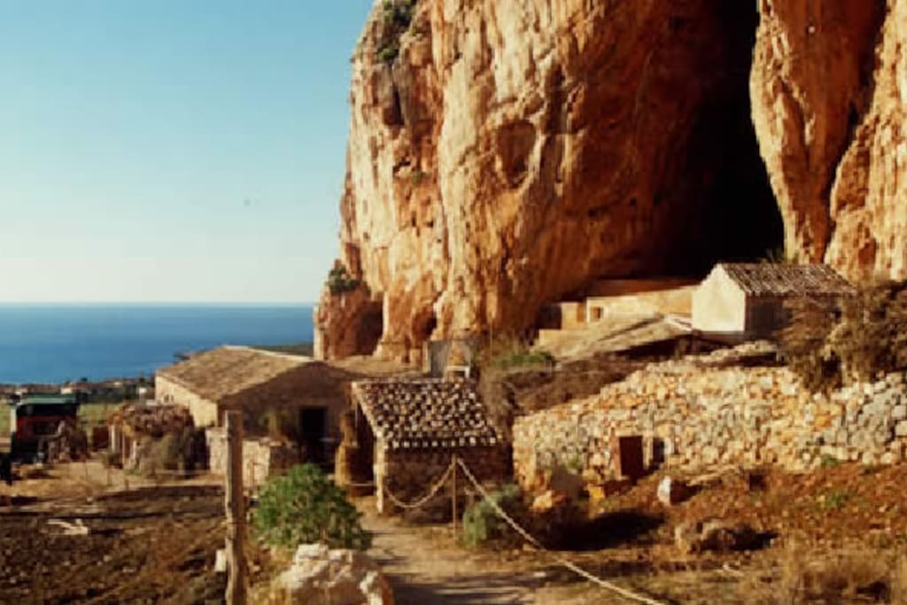 Grotta Mangiapane - Dintorni