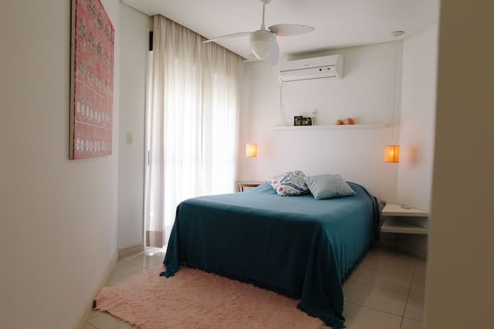 Soba s bračnim krevetom, uključujući posteljinu i posteljinu