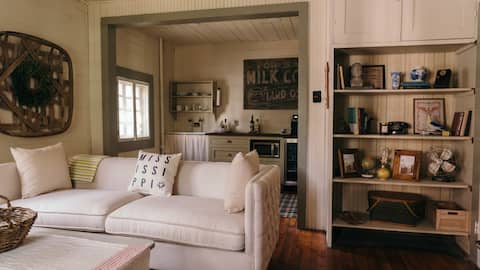 Mallorie's Carriage House - Rated Top 1% Worldwide