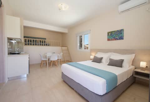 Alexandra's Apartments - Iris Studio