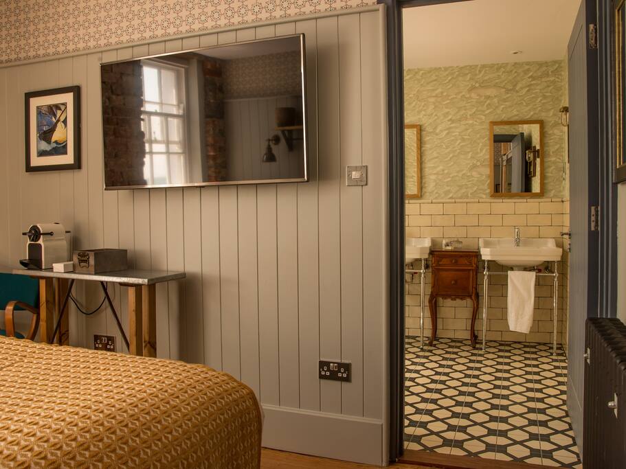 Guest room