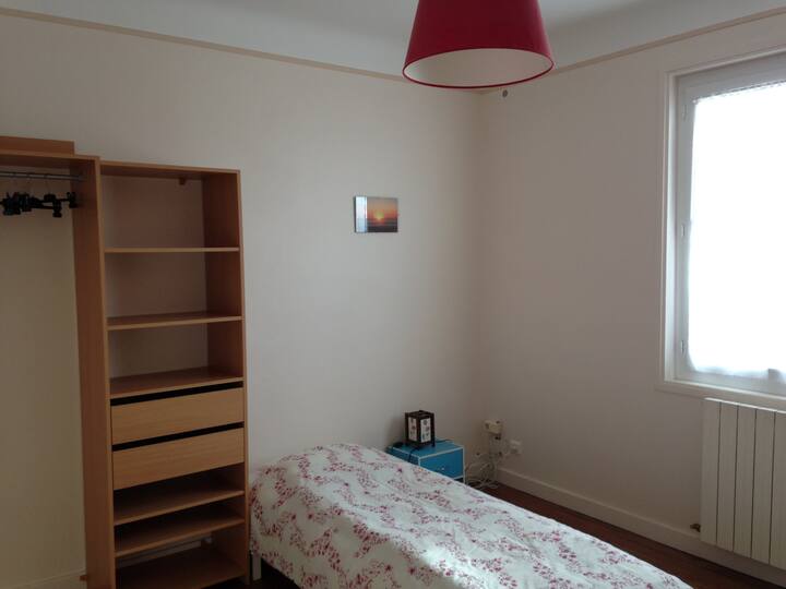 غرفة النوم 3.  1 سرير مفرد 0.80 × 200