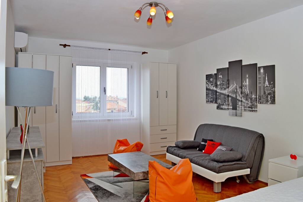 modern bedroom 1.