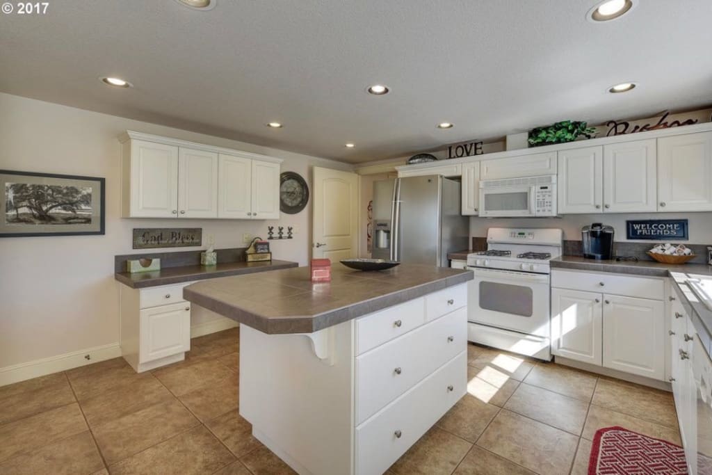 Full kitchen with stainless appliances and full laundry room off kitchen