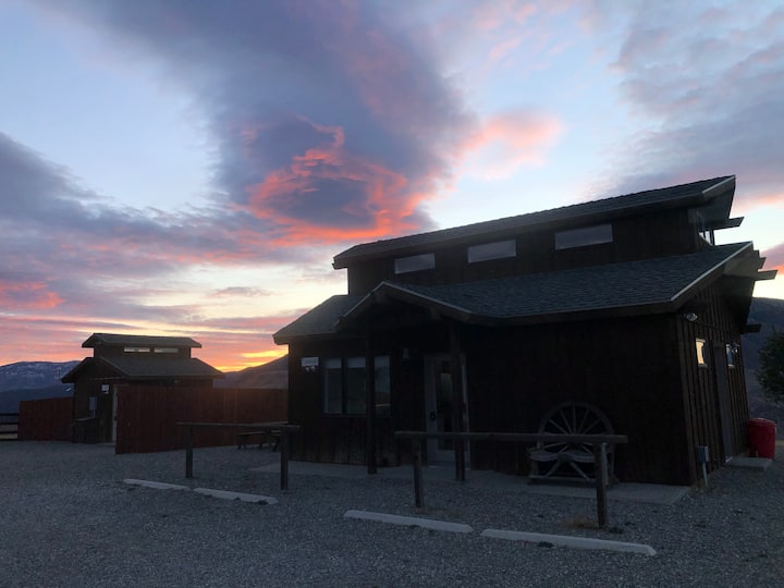 The Dromedary (Lone Juniper Ranch Guest House) Farm stays for Rent in Lebec, California