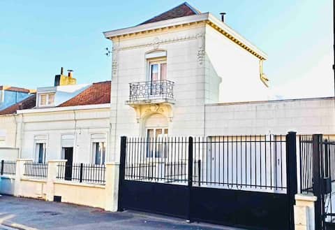 Cozy house (160 m2) large garden – parking