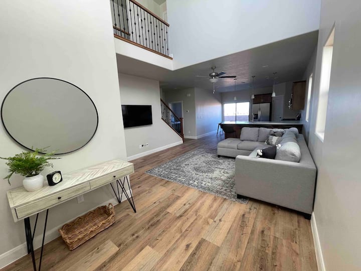 New 3-bedroom Townhome Close To Zion! - Hurricane, UT