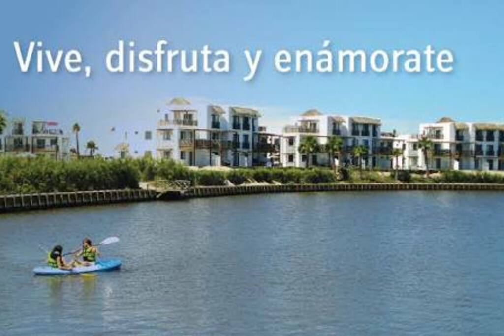 Lago con renta de kayak