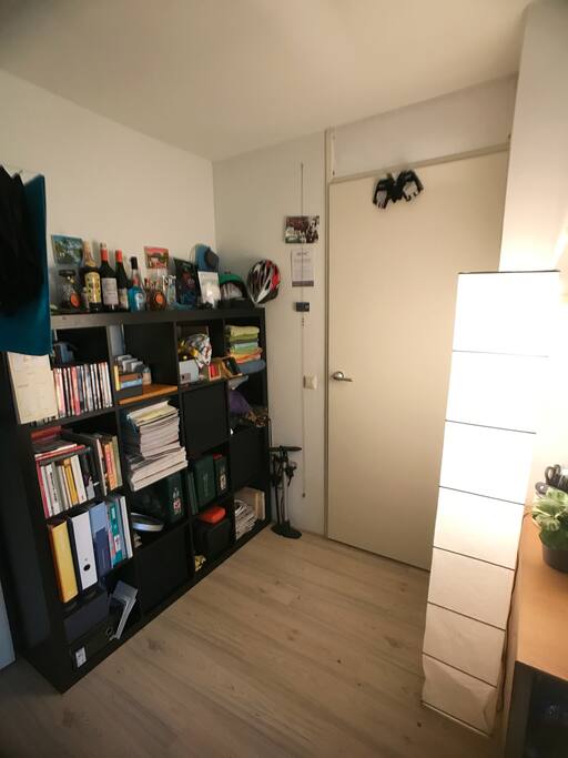 room door, lighting