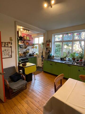 Charming, cosy home in leafy Whalley Range gallery image 2