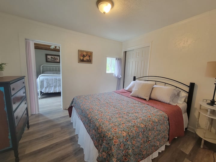 Dormitorio 2 con acceso al dormitorio 3.