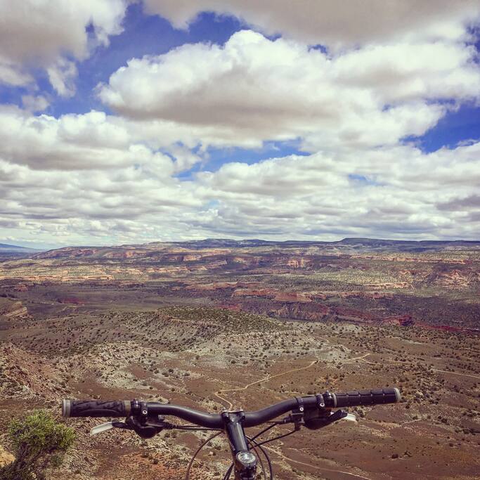 World Famous Kokopelli Trailhead less than 1 mile away!