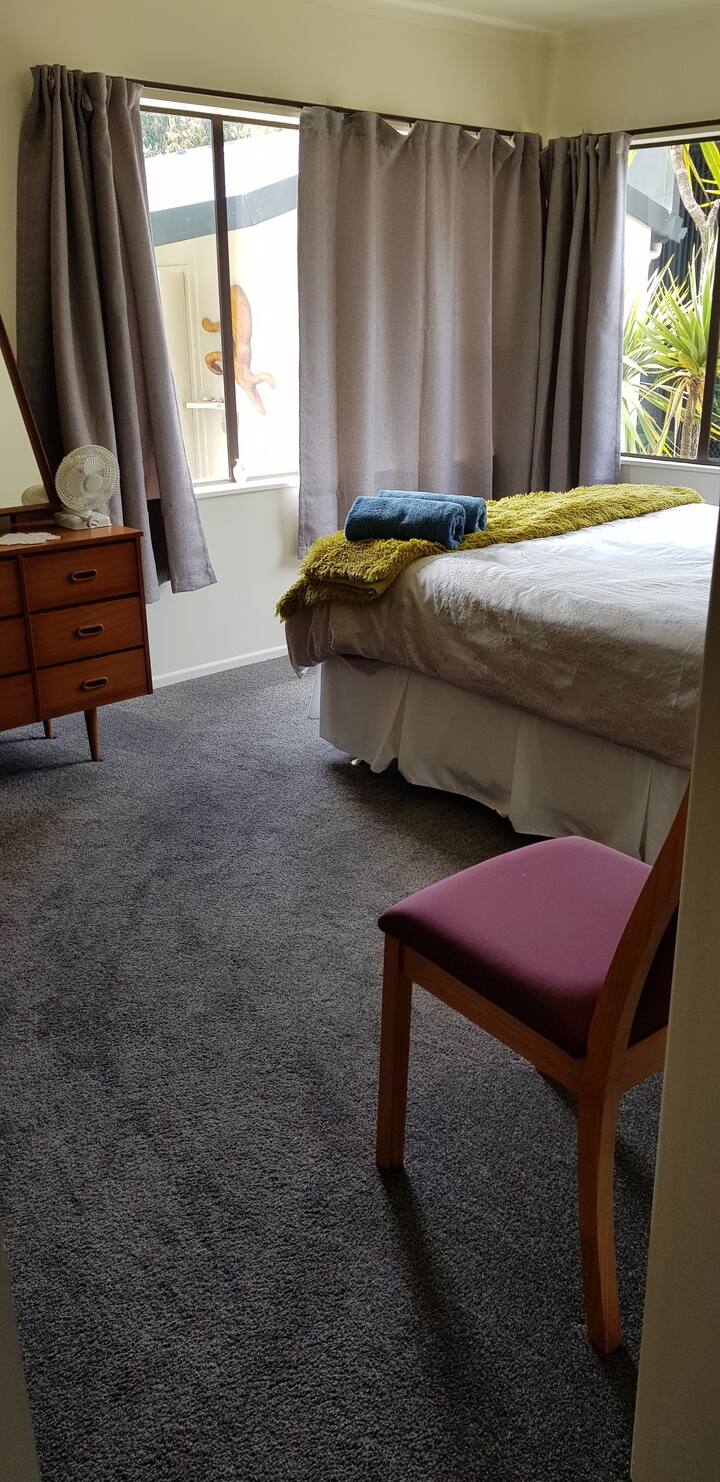 Задна спалня Голяма стая с гардероб. 