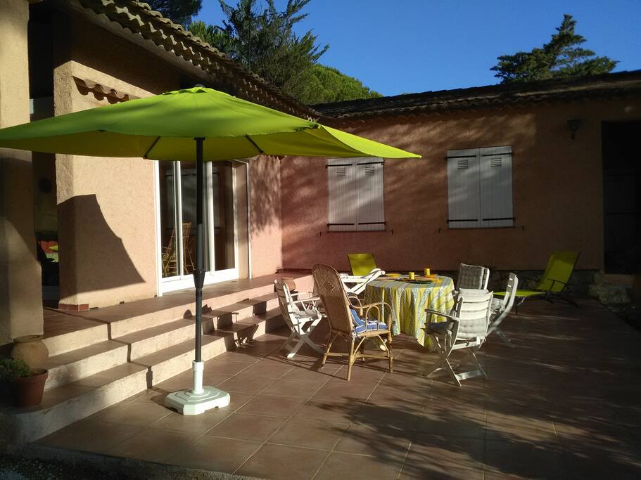 Terrasse et avant de la maison