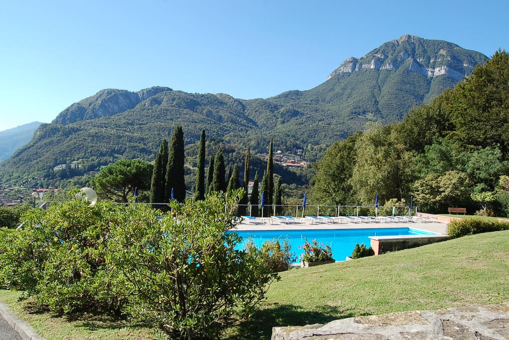 Piscina e parco
