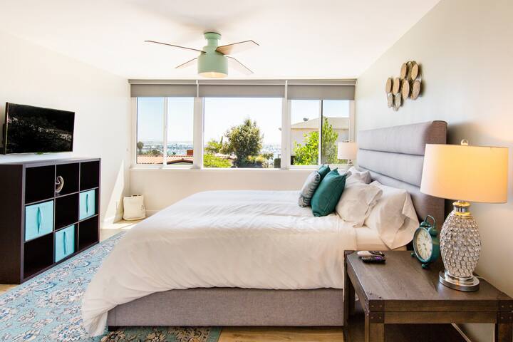 Savor Panoramic Harbor and Skyline Views near Shelter Island gallery image 5