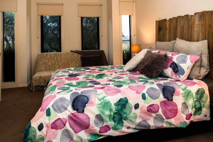 Spacious studio with luxurious couples spa